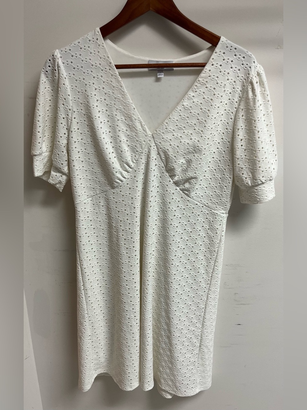 Gilli White V-Neck Puff Sleeve Dress